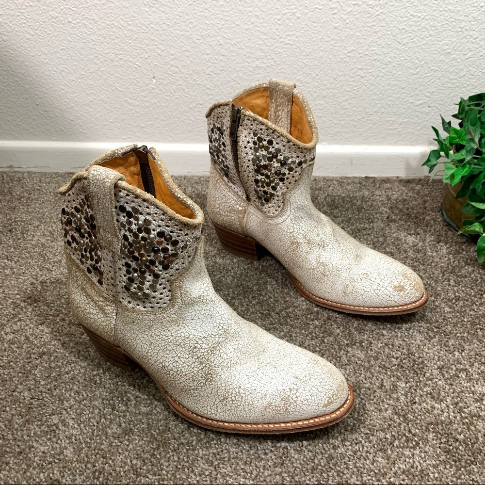 Frye Deborah Studded Short Boots Distressed Boho - Picture 7 of 12